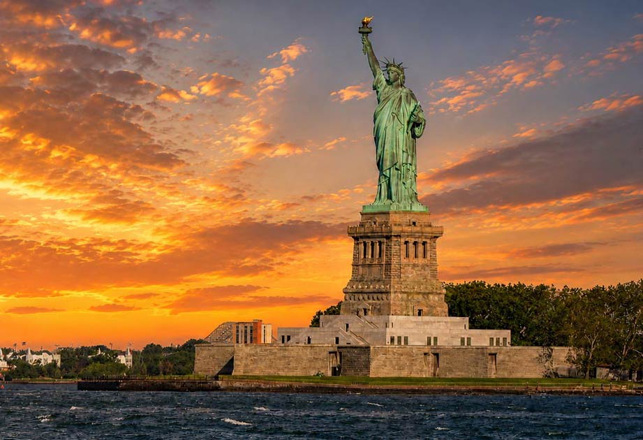 Couple enjoying a romantic NYC skyline sunset cruise near the Statue of Liberty